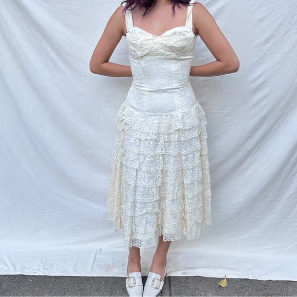 Lilli Diamond Lace Dress - Picture 2 of 13